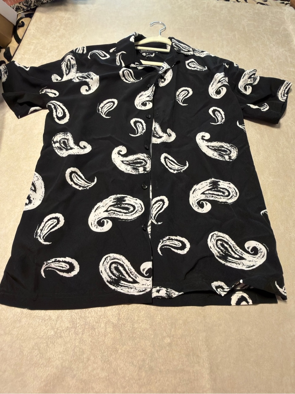 Good Vibes Short Sleeve Men's Black/White 4-Way Stretch Button Shirt. Size S